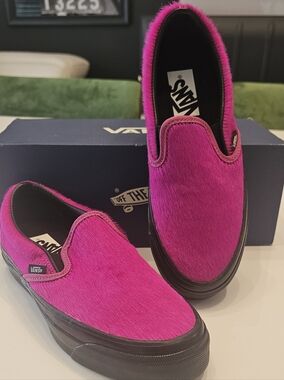 NWT. NEVER WORN SUPER UNIQUE VANS